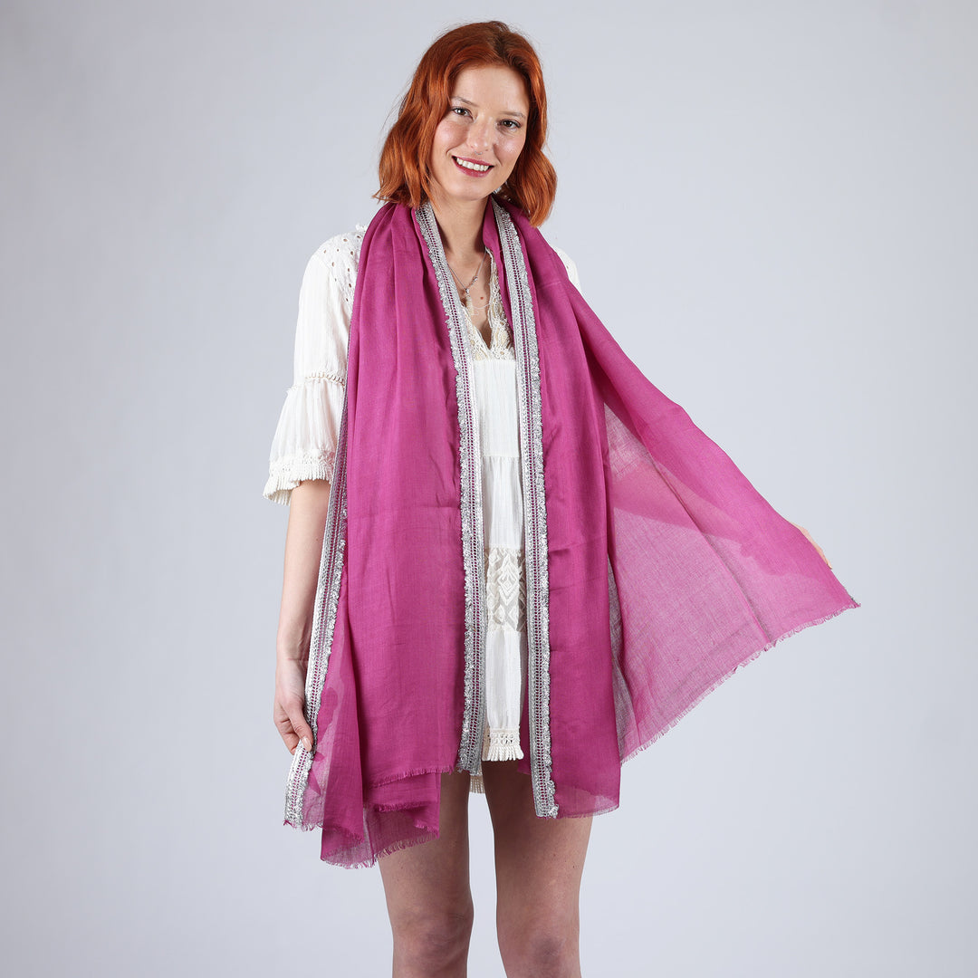 Colors - sciarpa in modal/seta con bordini ricamati