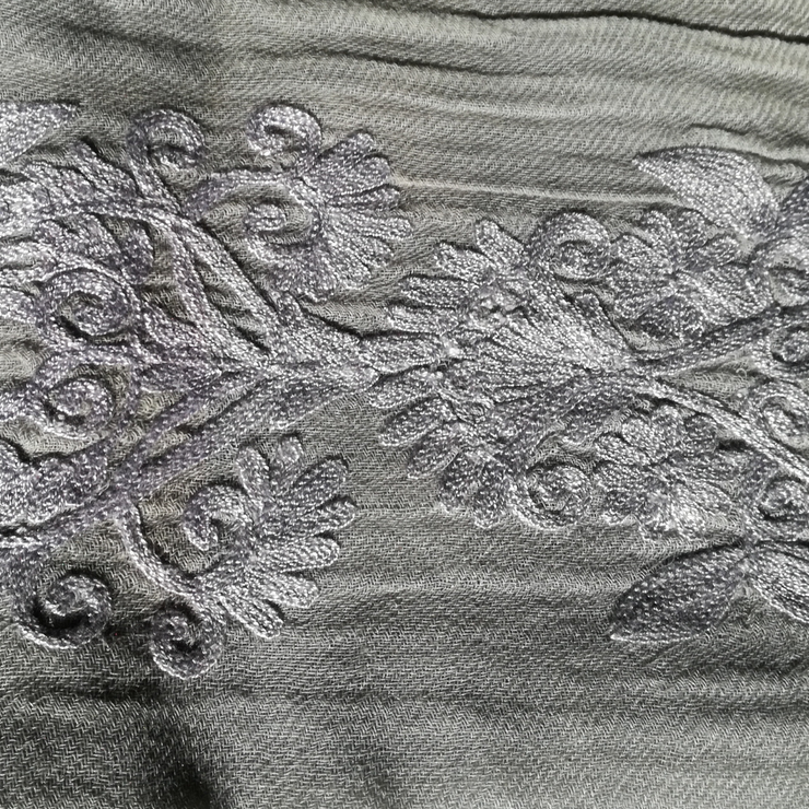 Vera - Embroidered wool scarf