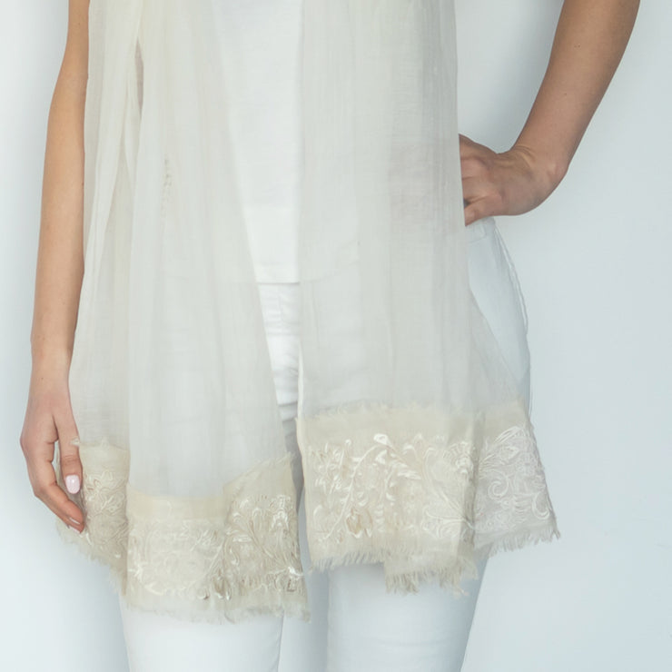 Gaia - Plain scarf with embroidered bands