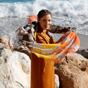 Hermosa arancio - sciarpa in khadi di cotone con bordi in grosgrain